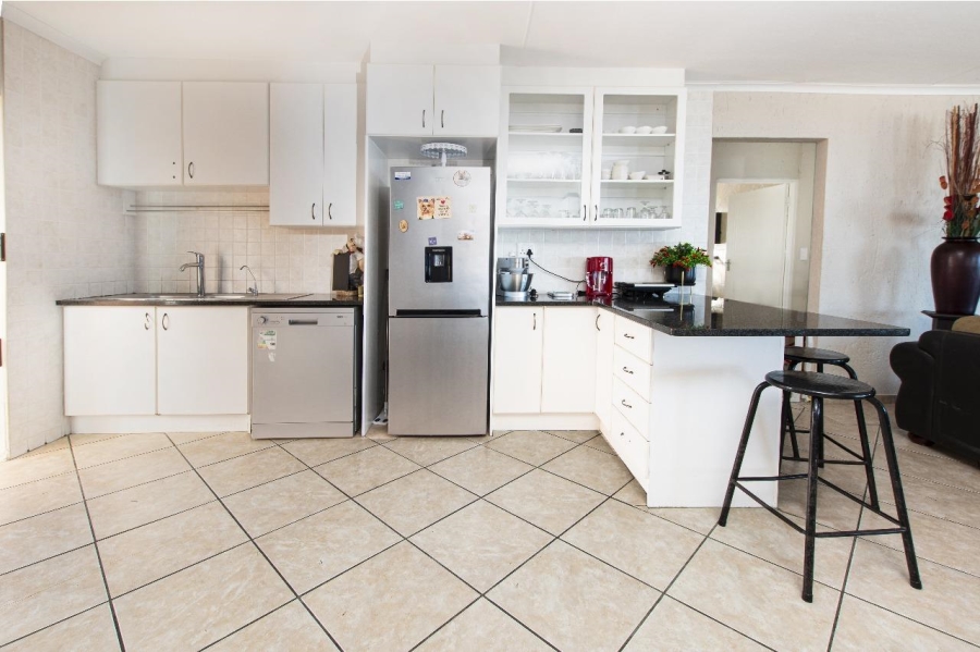 To Let 3 Bedroom Property for Rent in Dana Bay Western Cape